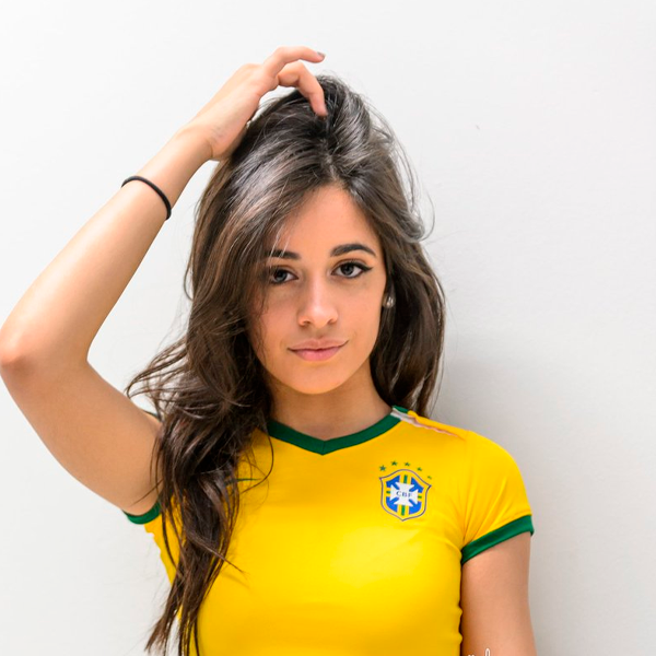 Camila Cabello com a camisa da seleção brasileira. #BrazilCore